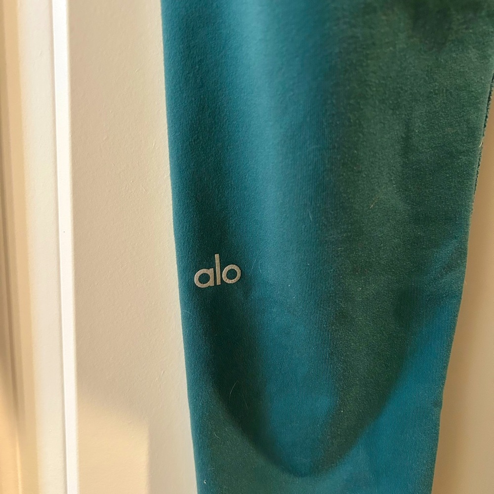 ALO medium knit yoga leggings sage green